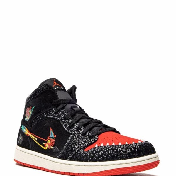 Alternative view of Jordan retro 1 mid gs SIEMPRE FAMILIA
