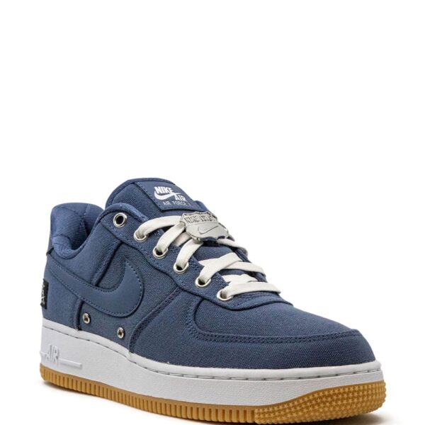 Alternative view of Air Force 1 Los Angeles