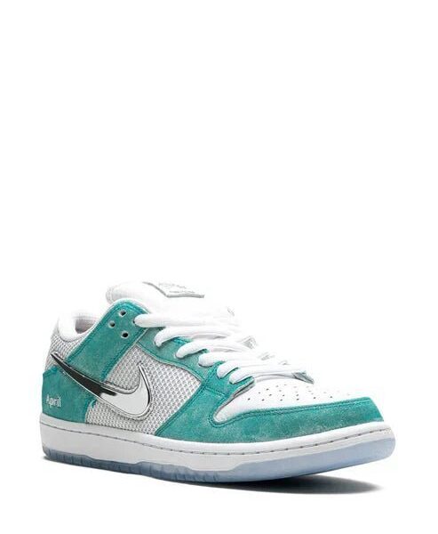 Alternative view of Nike April Skateboards X Sb Dunk Low Turbo Green