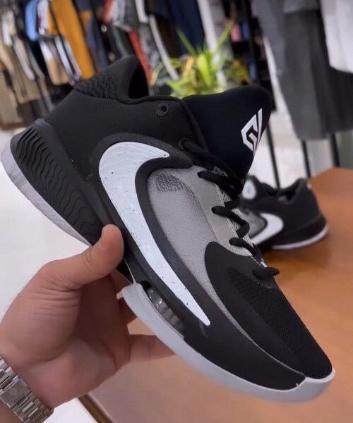 Alternative view of Branded Zoom Freak 4 Black White Light Smoke Grey