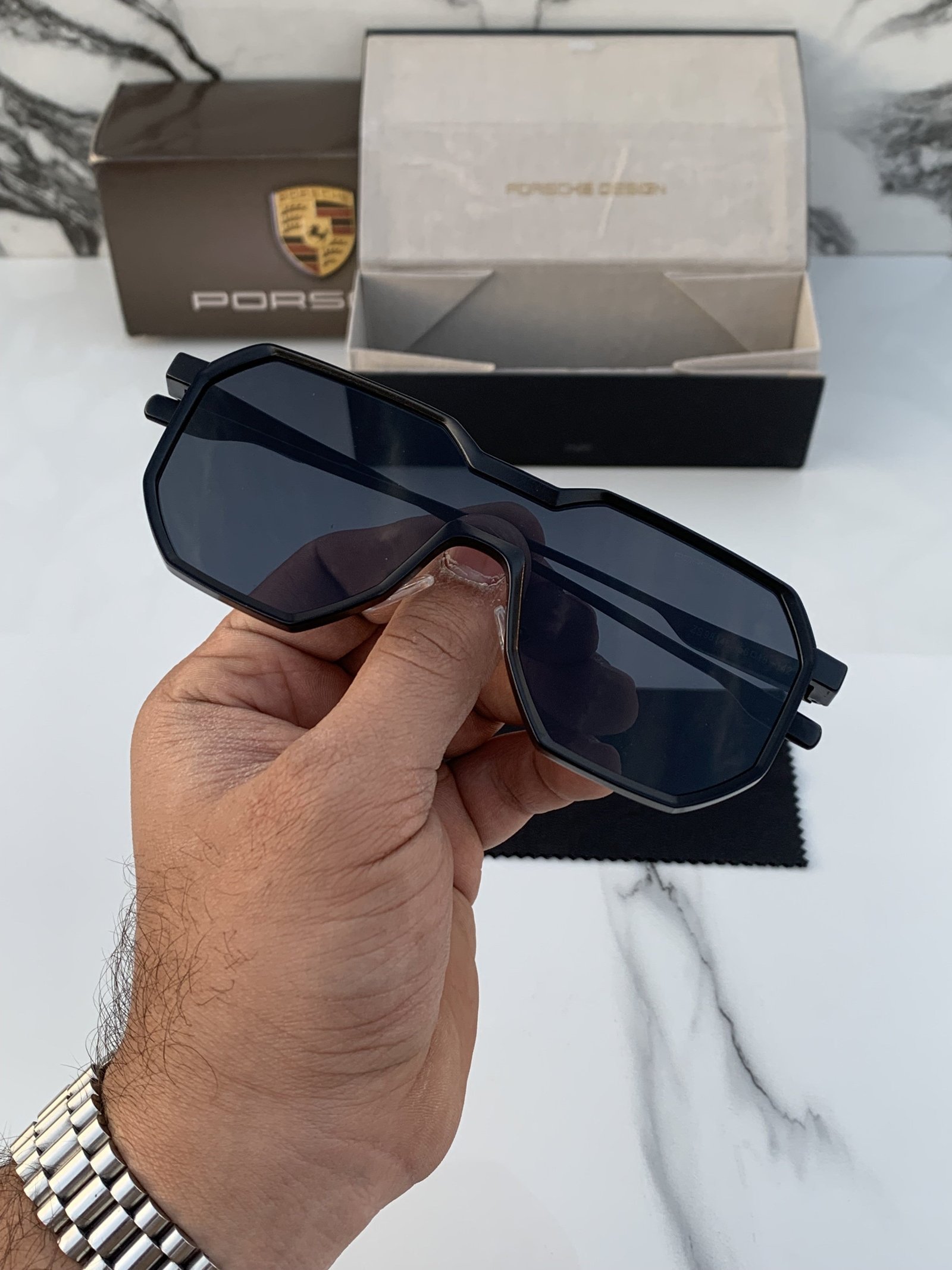 Branded design_98145_full_black Sunglasses (With Original Kit) - Image 5