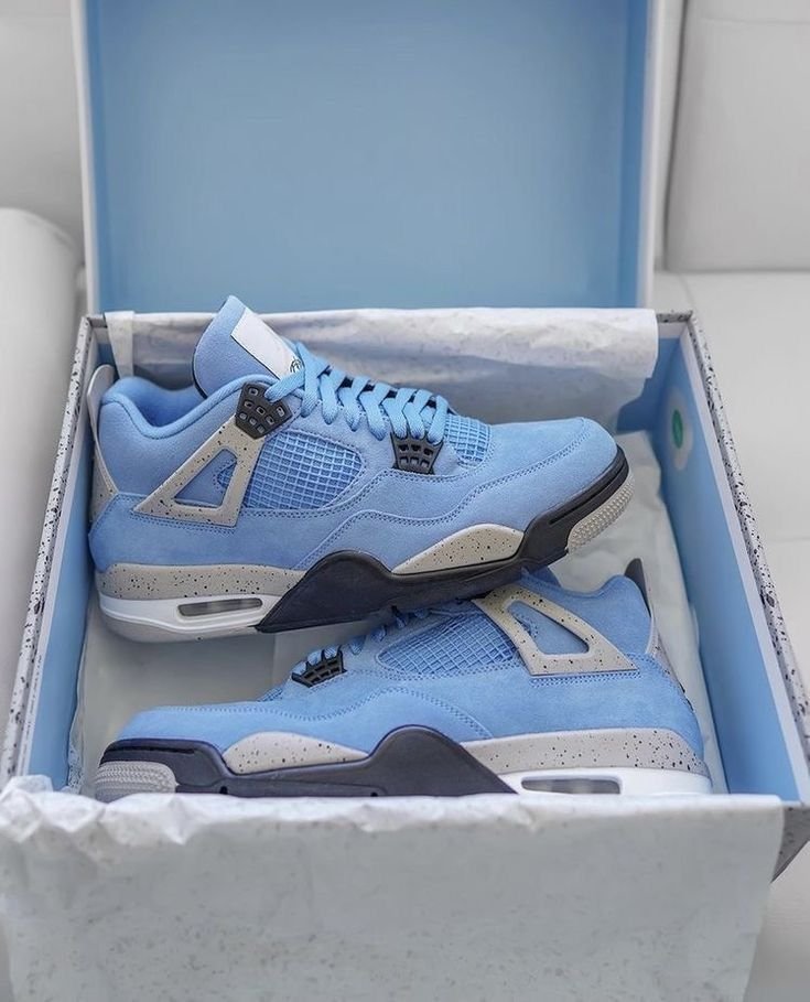 NIKE AIR JORDAN RETRO 4 - Image 4