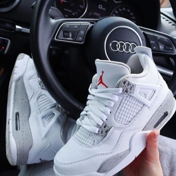 NIKE AIR JORDAN RETRO 4