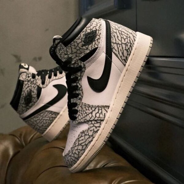 Alternative view of NIKE AIR JORDAN RETRO 1
