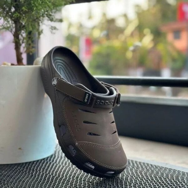 Alternative view of CROCS YUKOON  ( BROWN )