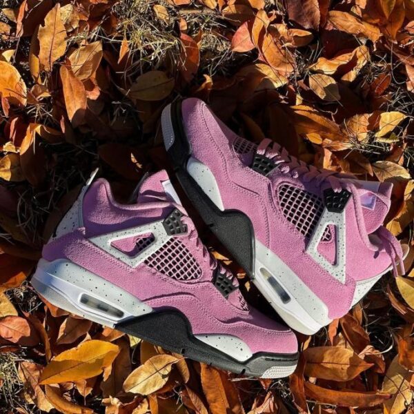 NIKKE AIR JORDAN 4 ORCHID PINK