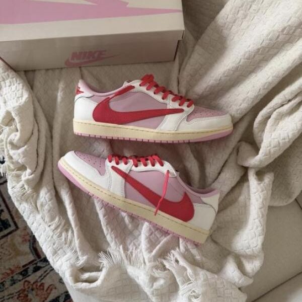 Alternative view of NIKKE AIR JORDAN 1 TRAVIS SCOTT TROPICAL PINK