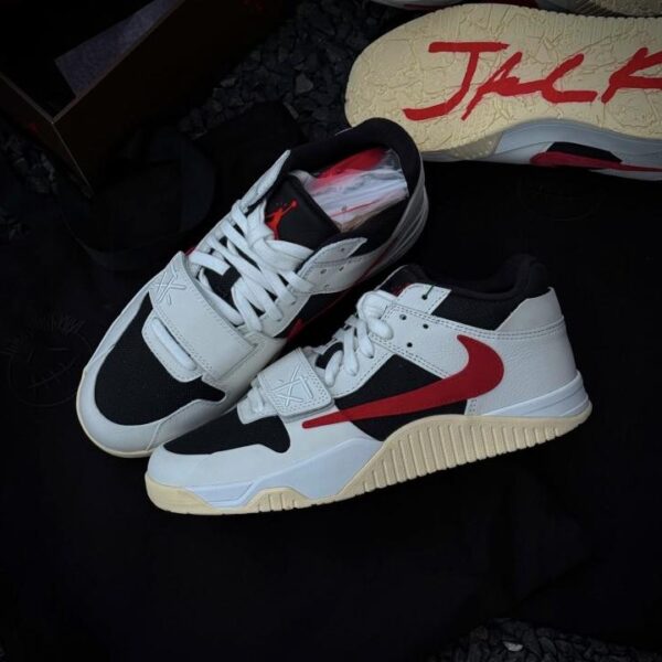 Alternative view of NIKKE AIR JORDAN JUMPMAN JACK TRAVIS SCOTT UNIVERSITY RED