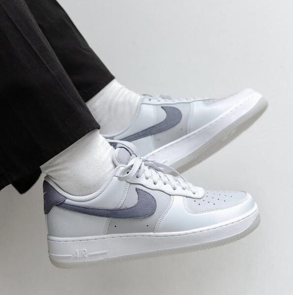 NIKKE AIRFORCE 1 LOW LIGHT CARBON PURE PLATINUM