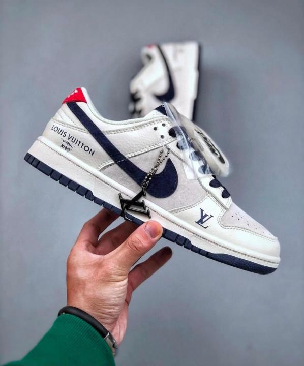LOUUIS VUITTON X NIKKE SB DUNK LOW NAVY - Image 6