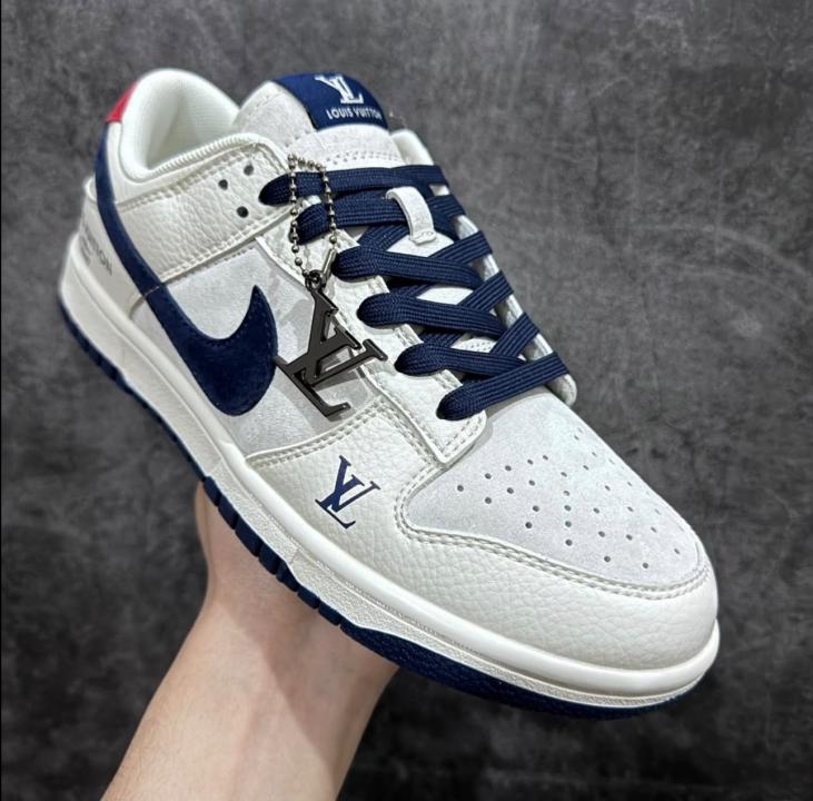 LOUUIS VUITTON X NIKKE SB DUNK LOW NAVY - Image 5