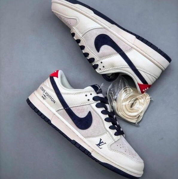 Alternative view of LOUUIS VUITTON X NIKKE SB DUNK LOW NAVY